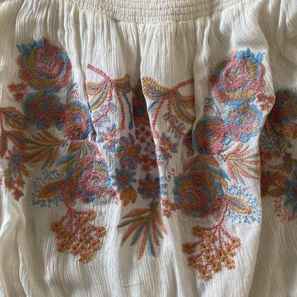 Andree by Unit off the shoulder tie front top. - Picture 2 of 7